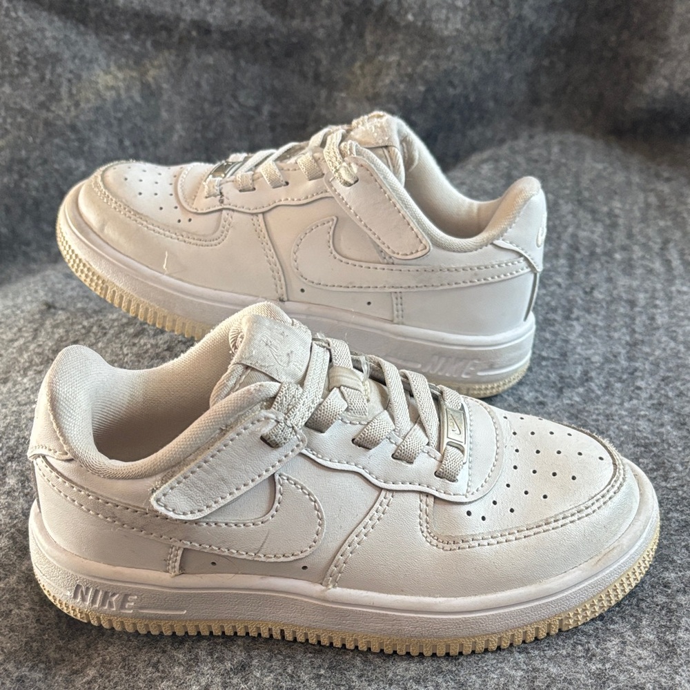 Nike Kids beige and White Low-Top Sneakers size 11 C